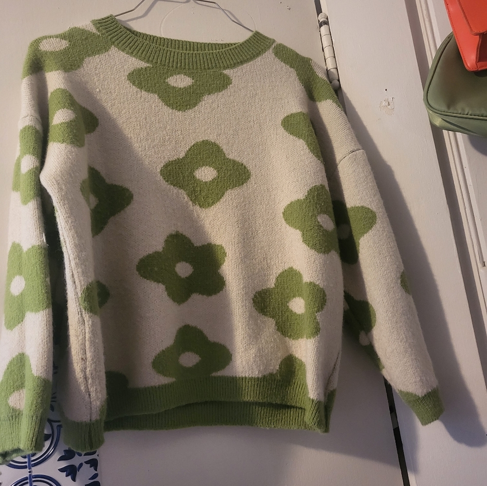 YesStyle Green Flower Crew neck Sweater